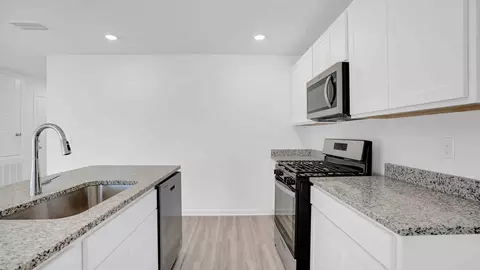 Kitchen - Laurelbrooke Loop, Fairhope, AL 36532 photo 4 of 9