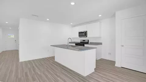 Kitchen - Laurelbrooke Loop, Fairhope, AL 36532 photo 6 of 9