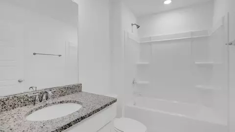 Bath - Laurelbrooke Loop, Fairhope, AL 36532 photo 2 of 4