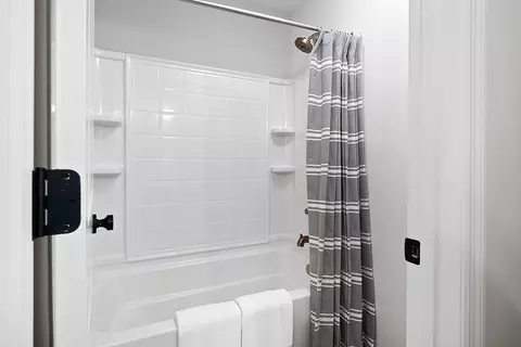 Bath - Cambrium Ct., Wentzville, MO 63385 photo 8 of 9