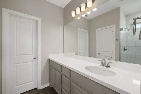 Bath - 7001 Cherimoya Ln, Laredo, TX 78046 photo 2 of 6