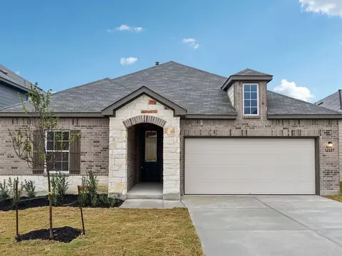 101 Yale St, Seguin, TX 78155