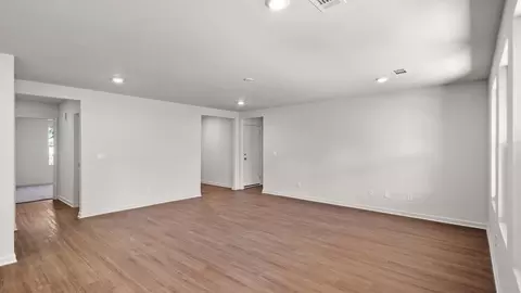 Living - 205 Raulston Dr, Byram, MS 39272 photo 2 of 2
