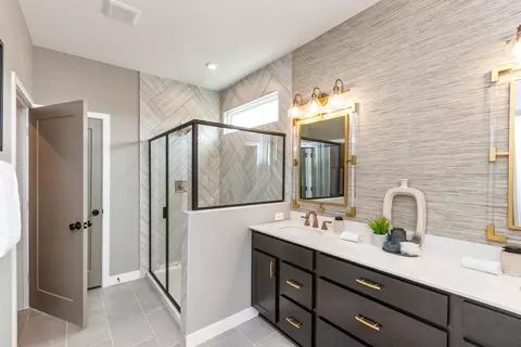 Bath - 3801 Circollo Dr, Covington, KY 41017 photo 1 of 2