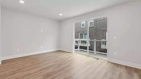 Living - 2721 Ferry Bar Dr, Baltimore, MD 21230 photo 4 of 17