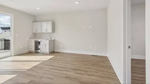 Living - 2721 Ferry Bar Dr, Baltimore, MD 21230 photo 12 of 17