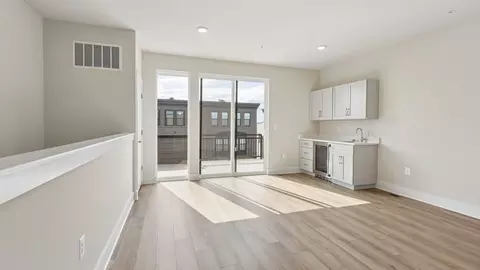 Living - 2721 Ferry Bar Dr, Baltimore, MD 21230 photo 11 of 17