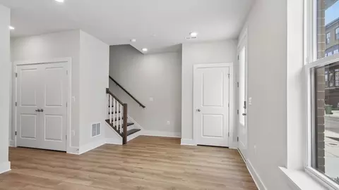Living - 2721 Ferry Bar Dr, Baltimore, MD 21230 photo 9 of 17