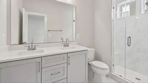 Bath - 2721 Ferry Bar Dr, Baltimore, MD 21230 photo 3 of 6