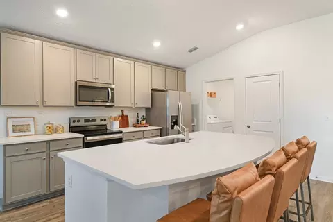 Kitchen - 2639 Firethorn Ave, Orange Park, FL 32073 photo 5 of 7