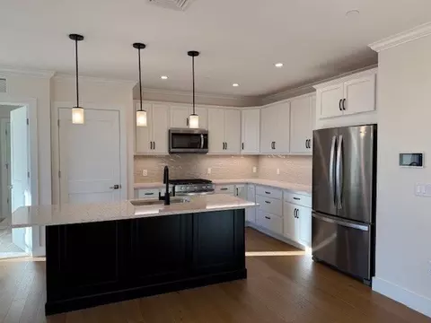 Kitchen - 4 Longview Dr, Atkinson, NH 03811 photo 4 of 5
