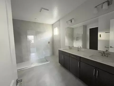 Bath - 5328 Teirgarten St, Saint Cloud, FL 34771 photo 2 of 4