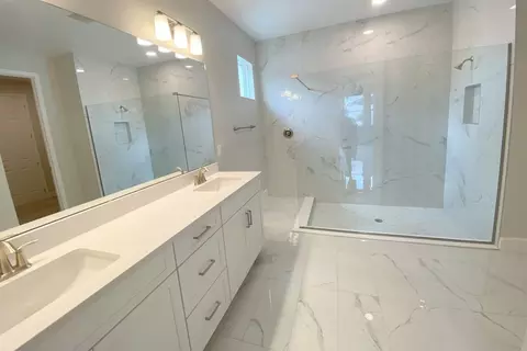 Bath - 5328 Teirgarten St, Saint Cloud, FL 34771 photo 3 of 4