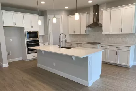 Kitchen - 5328 Teirgarten St, Saint Cloud, FL 34771 photo 5 of 7