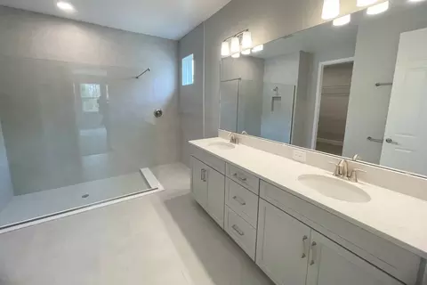 Bath - 5328 Teirgarten St, Saint Cloud, FL 34771 photo 4 of 4