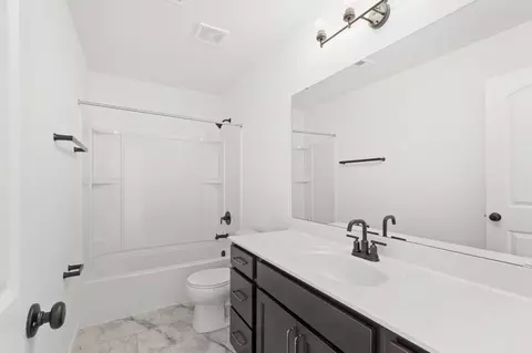 Bath - 1308 Hillside Ct, Rolla, MO 65401 photo 3 of 6
