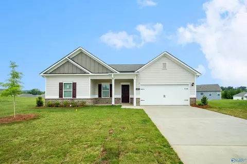 2 Cottonwood Dr, Albertville, AL 35759