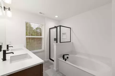 Bath - 986 Grandview Ln, Pacific, MO 63069 photo 16 of 18