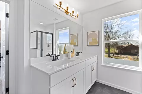 Bath - 986 Grandview Ln, Pacific, MO 63069 photo 2 of 18