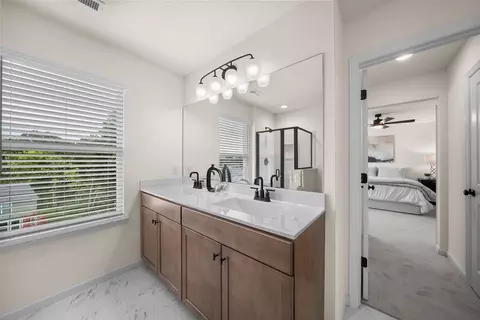 Bath - 986 Grandview Ln, Pacific, MO 63069 photo 2 of 18