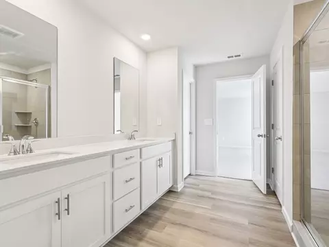 Bath - 6123 Sandpiper St, Lula, GA 30554 photo 5 of 10