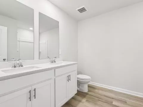 Bath - 6123 Sandpiper St, Lula, GA 30554 photo 6 of 10