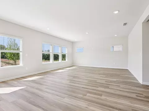 Living - 6123 Sandpiper St, Lula, GA 30554 photo 1 of 5