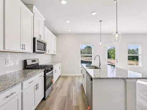 Kitchen - 6123 Sandpiper St, Lula, GA 30554 photo 4 of 8