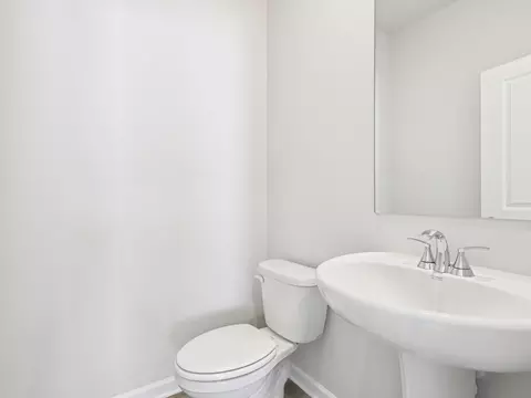 Bath - 6123 Sandpiper St, Lula, GA 30554 photo 1 of 10