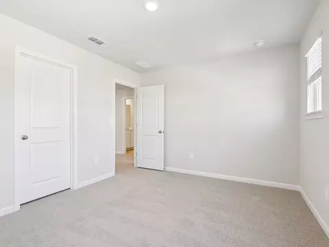 Bedroom - 6123 Sandpiper St, Lula, GA 30554 photo 4 of 12