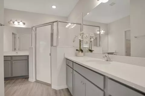 Bath - 235 Meredith Blvd, Winter Haven, FL 33881 photo 1 of 3
