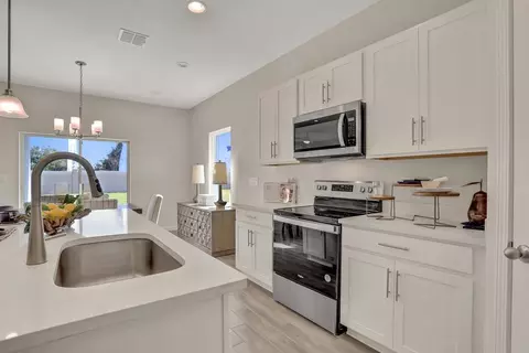 Kitchen - 235 Meredith Blvd, Winter Haven, FL 33881 photo 4 of 5