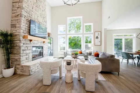 Living - 4203 Altman Ave, Springfield, OH 45505 photo 5 of 16