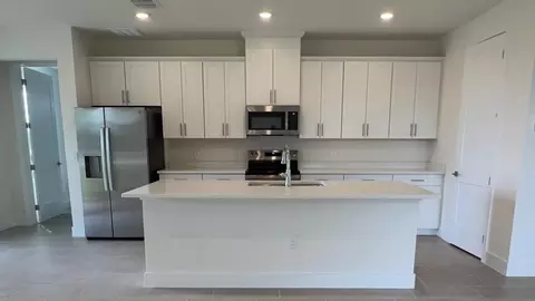 Kitchen - 5051 Orinoco Ln, Saint Cloud, FL 34771 photo 1 of 10