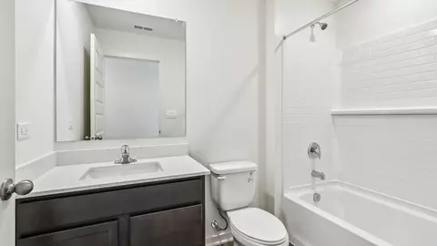Bath - 1105 Westhaven St, Elburn, IL 60119 photo 4 of 7