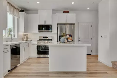 Kitchen - 1717 Autumn Sage Pl, Lompoc, CA 93436 photo 2 of 6