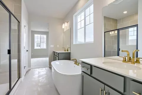 Bath - 185 Buckwheat Ln, Berthoud, CO 80513 photo 2 of 6