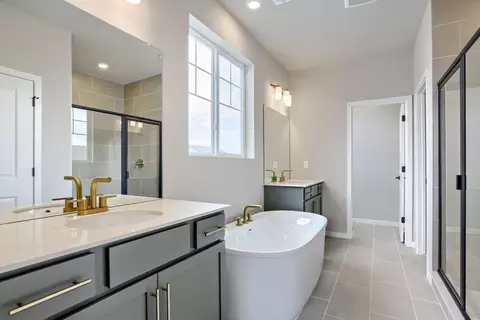 Bath - 185 Buckwheat Ln, Berthoud, CO 80513 photo 1 of 6