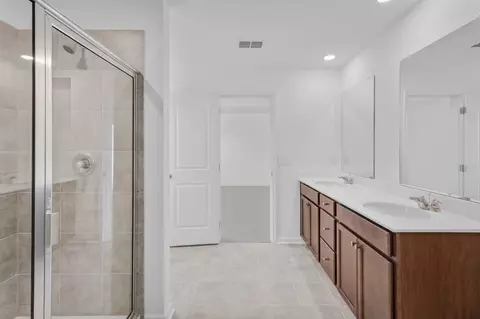 Bath - 107 Hollow Oak Bnd, Euharlee, GA 30145 photo 1 of 14