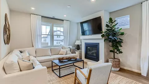 Living - 851 Legacy St, Eugene, OR 97402 photo 2 of 4