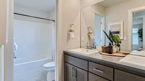 Bath - 851 Legacy St, Eugene, OR 97402 photo 3 of 4
