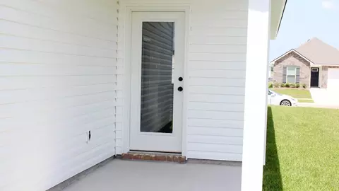 Exterior - 3930 Blue Rush Ln, Slidell, LA 70461 photo 2 of 9