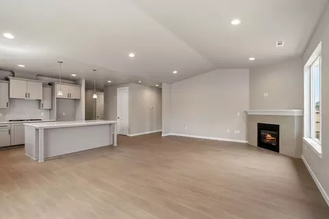 Living - 1147 Pumpkin Rdg, Eagle Point, OR 97524 photo 1 of 2