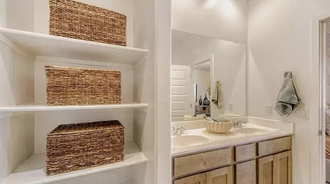 Bath - 18643 W Hiddenview, Goodyear, AZ 85338 photo 2 of 4