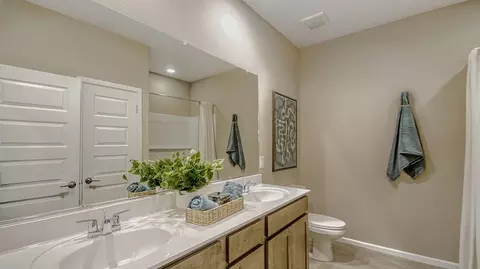Bath - 18643 W Hiddenview, Goodyear, AZ 85338 photo 3 of 4