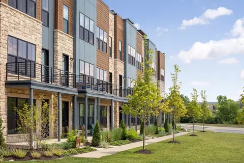 2250 Quarry Trails Dr, Columbus, OH 43228