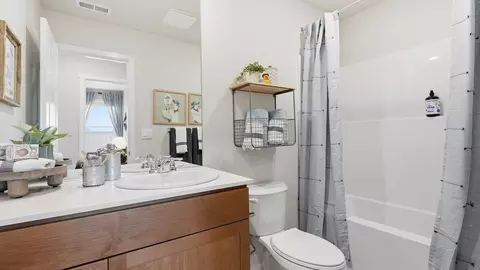 Bath - 61211 Parrell Rd, Bend, OR 97702 photo 3 of 3