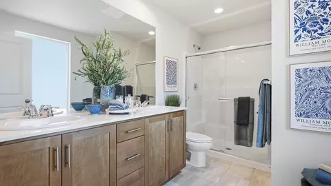 Bath - 61211 Parrell Rd, Bend, OR 97702 photo 2 of 3