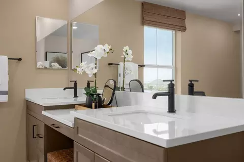 Bath - 27452 Dunite Dr, Perris, CA 92571 photo 7 of 8