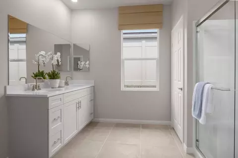 Bath - 27452 Dunite Dr, Perris, CA 92571 photo 4 of 8